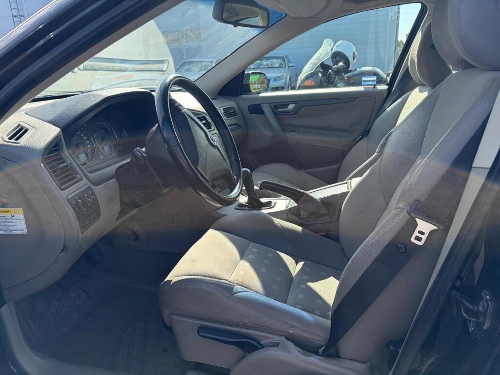 Volvo S60 2005 Musta