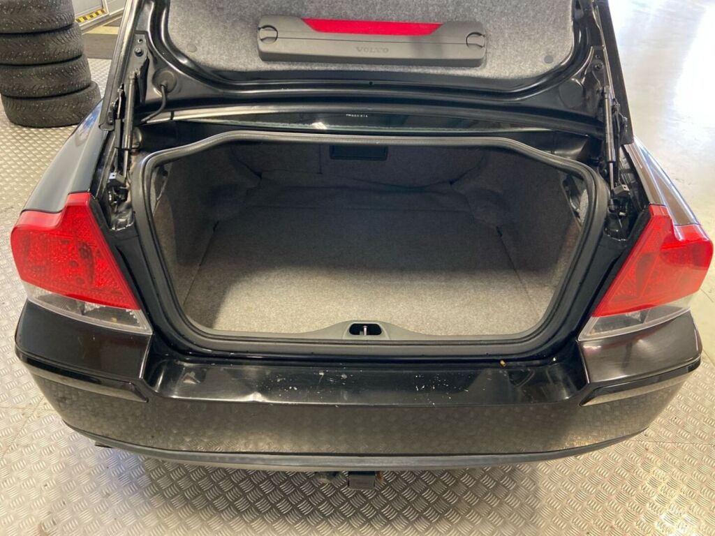 Volvo S60 2005 Musta