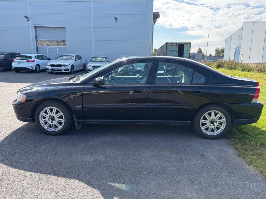 Volvo S60 2005 Musta