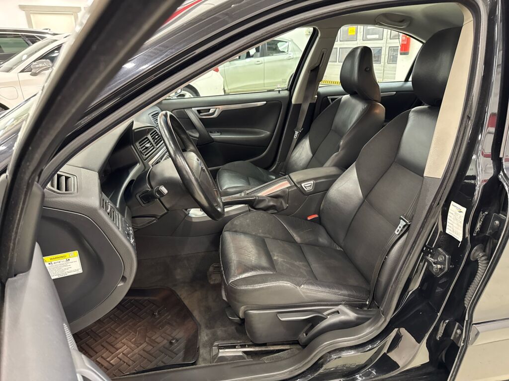 Volvo S60 2005 Musta