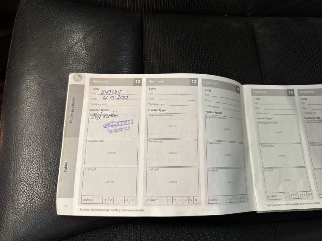 Volvo S60 2005 Musta