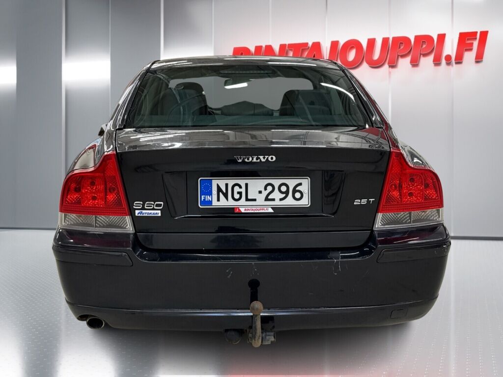 Volvo S60 2005 Musta