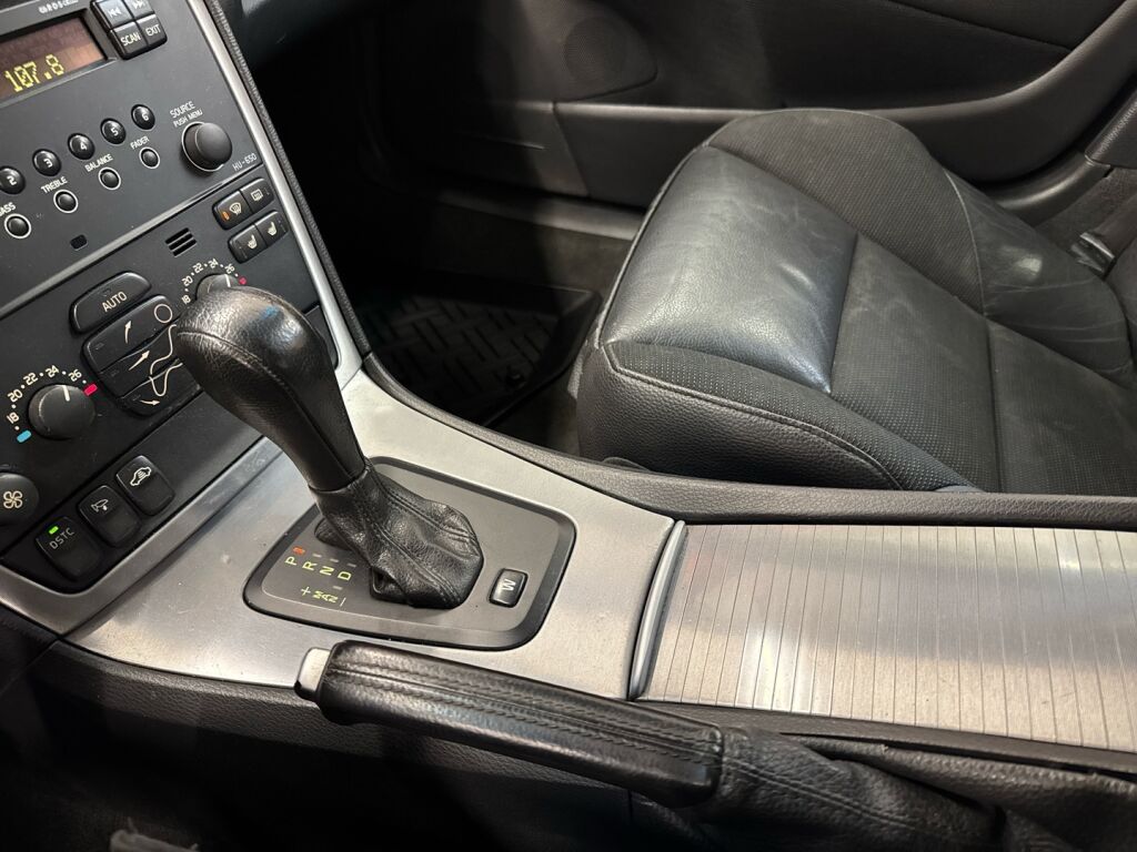 Volvo S60 2005 Musta