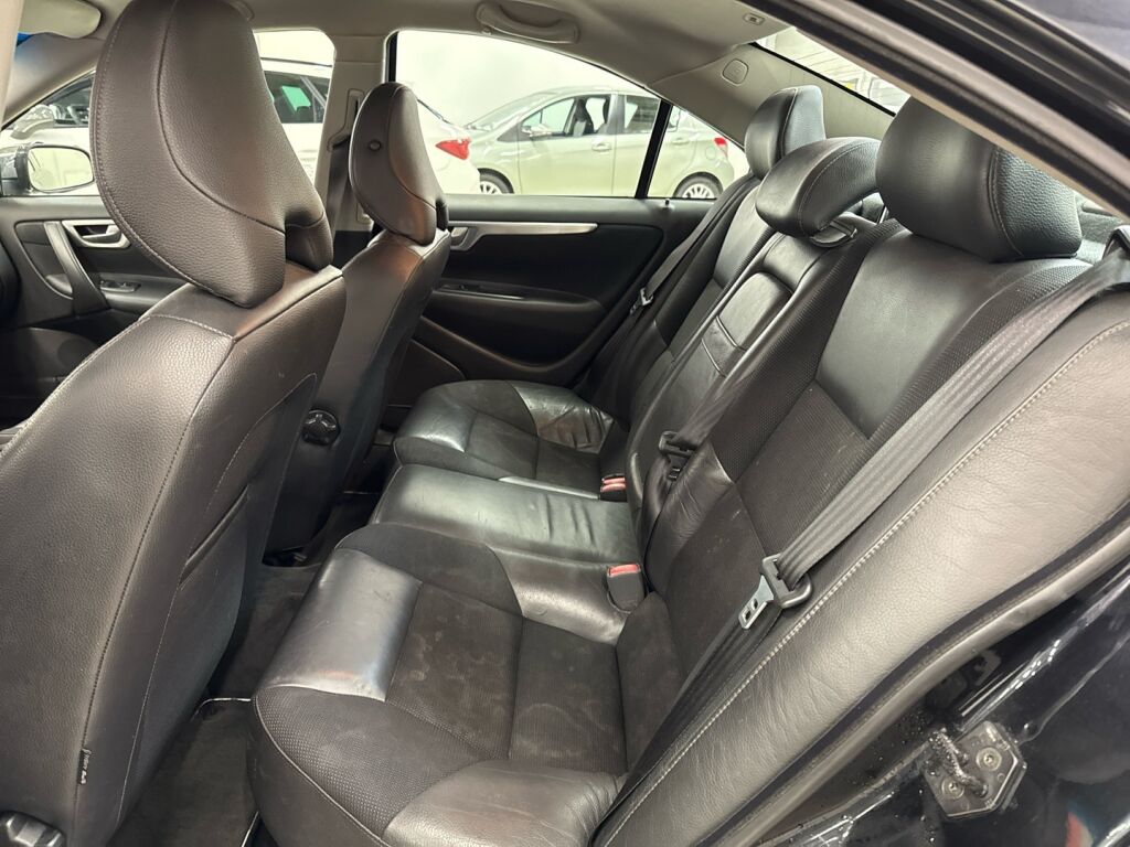 Volvo S60 2005 Musta