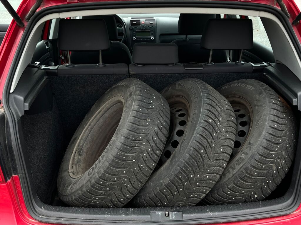 Volkswagen Golf 2005 Punainen