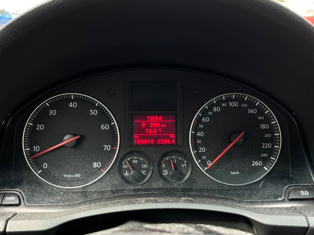 Volkswagen Golf 2005 Punainen