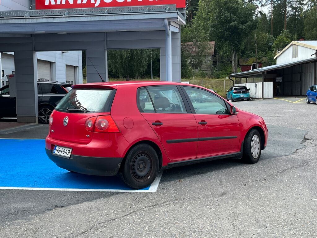 Volkswagen Golf 2005 Punainen