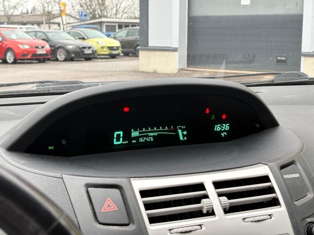 Toyota Yaris 2006 Punainen