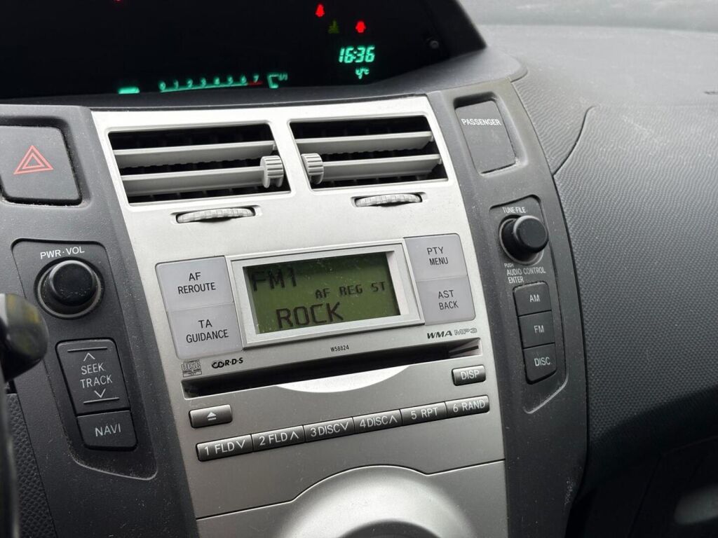 Toyota Yaris 2006 Punainen