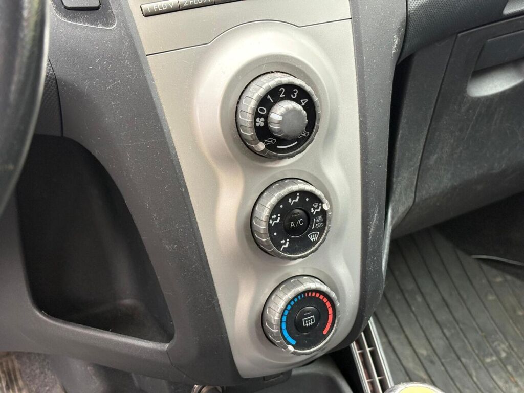 Toyota Yaris 2006 Punainen