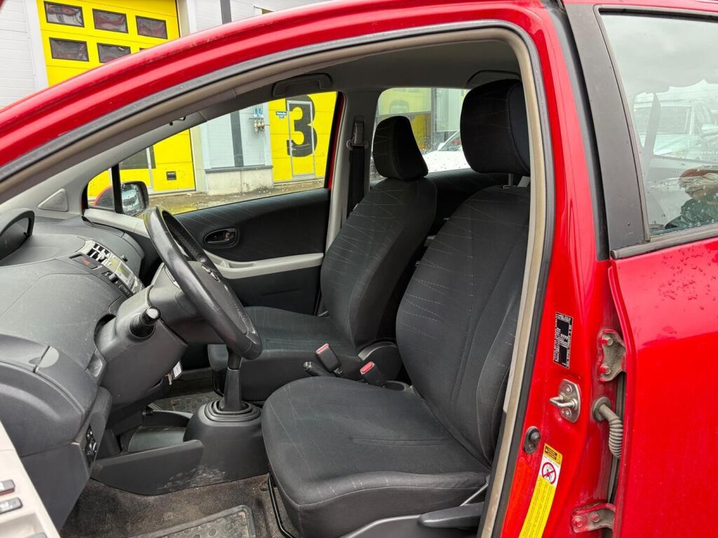 Toyota Yaris 2006 Punainen