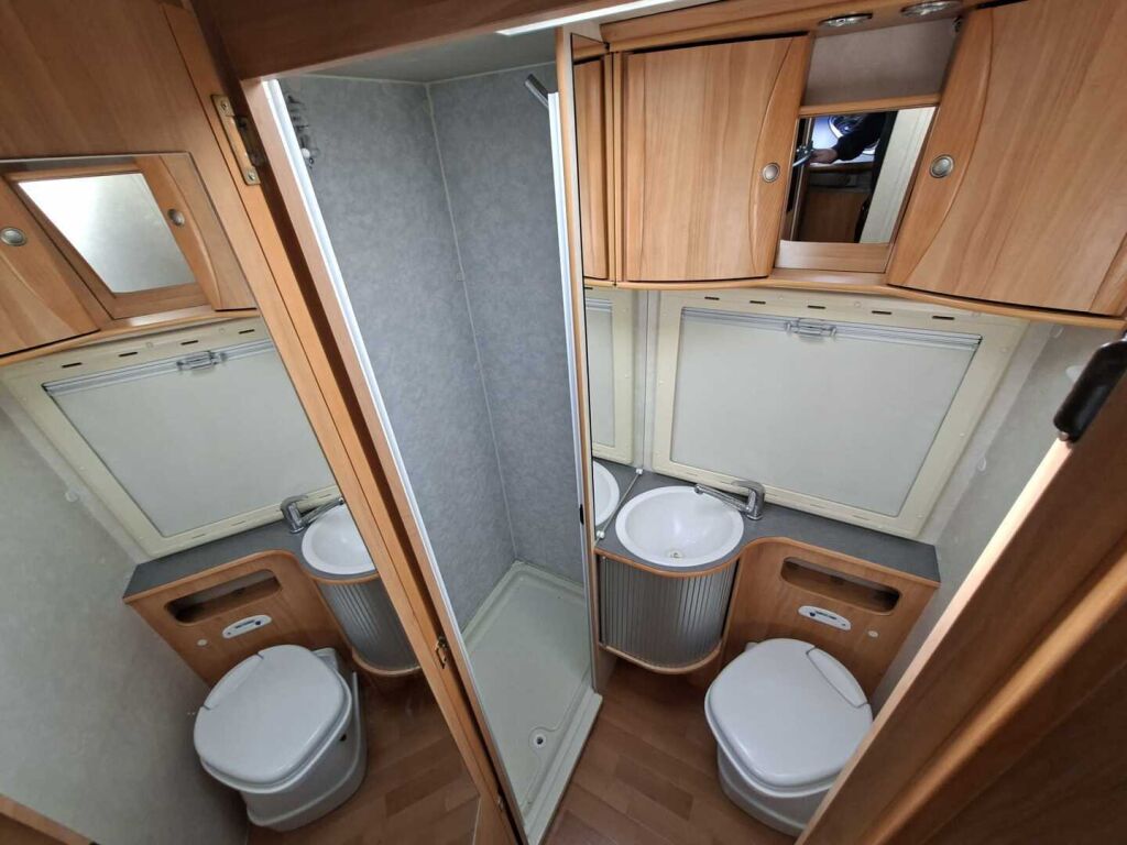 Adria A697 SL 2006 Valkoinen