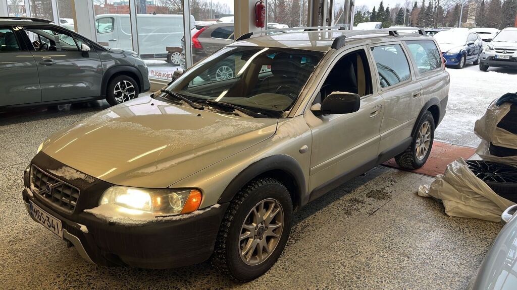 Volvo XC70 2006 Keltainen