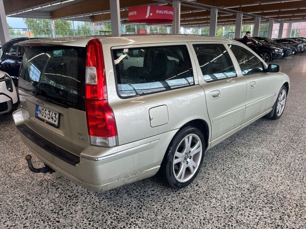 Volvo V70 2006 Keltainen