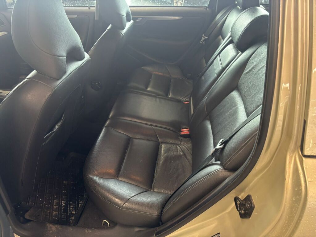 Volvo V70 2006 Keltainen