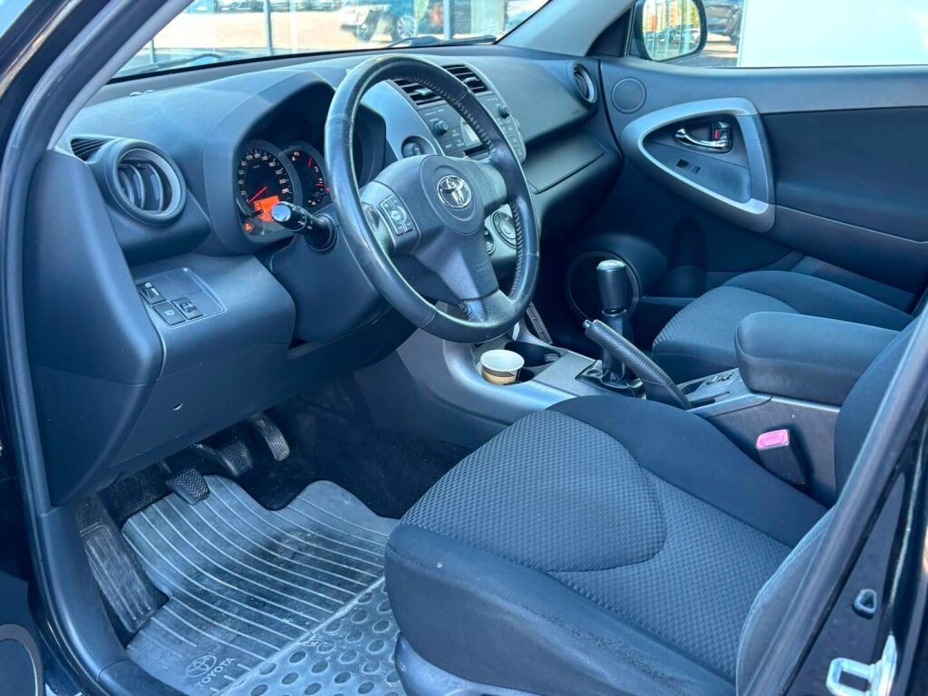 Toyota RAV4 2006 Musta