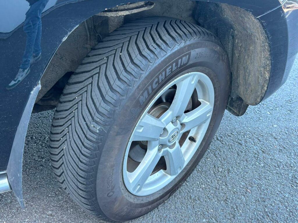 Toyota RAV4 2006 Musta