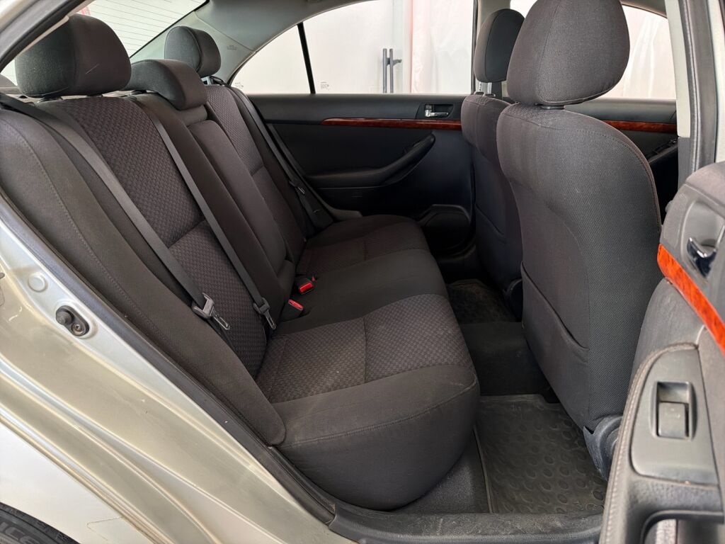 Toyota Avensis 2006 Hopea