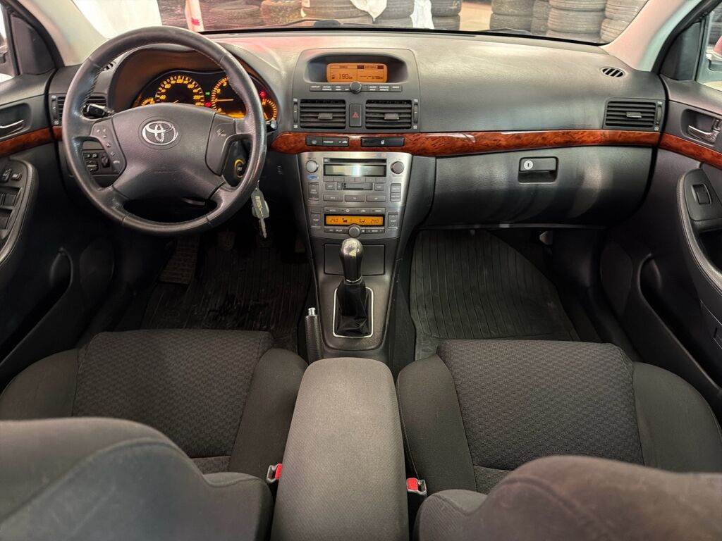 Toyota Avensis 2006 Hopea