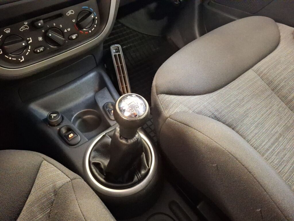 Citroen C3 2007 Ruskea (beige)