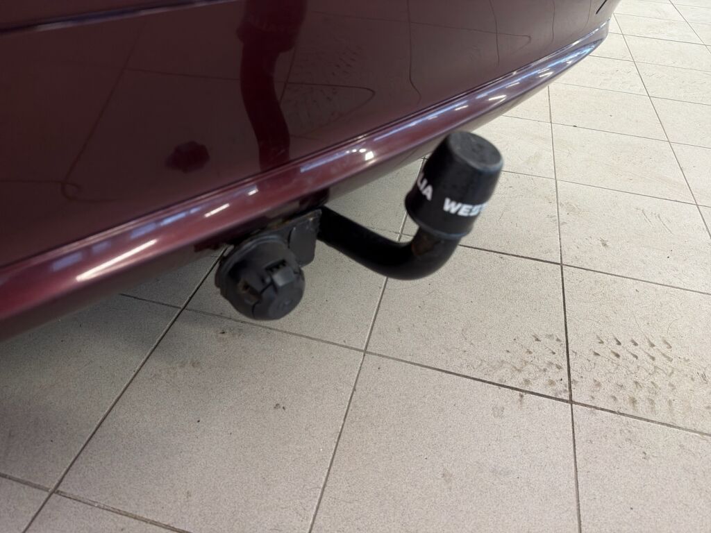 Mercedes-Benz E 2007 Punainen