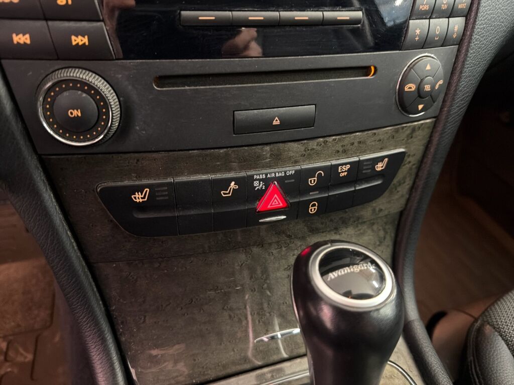 Mercedes-Benz E 2007 Punainen