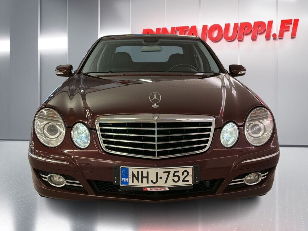 Mercedes-Benz E 2007 Punainen