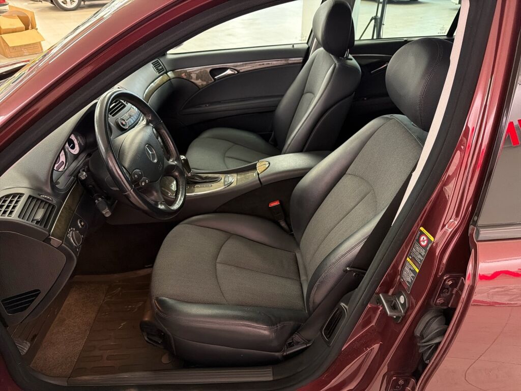 Mercedes-Benz E 2007 Punainen