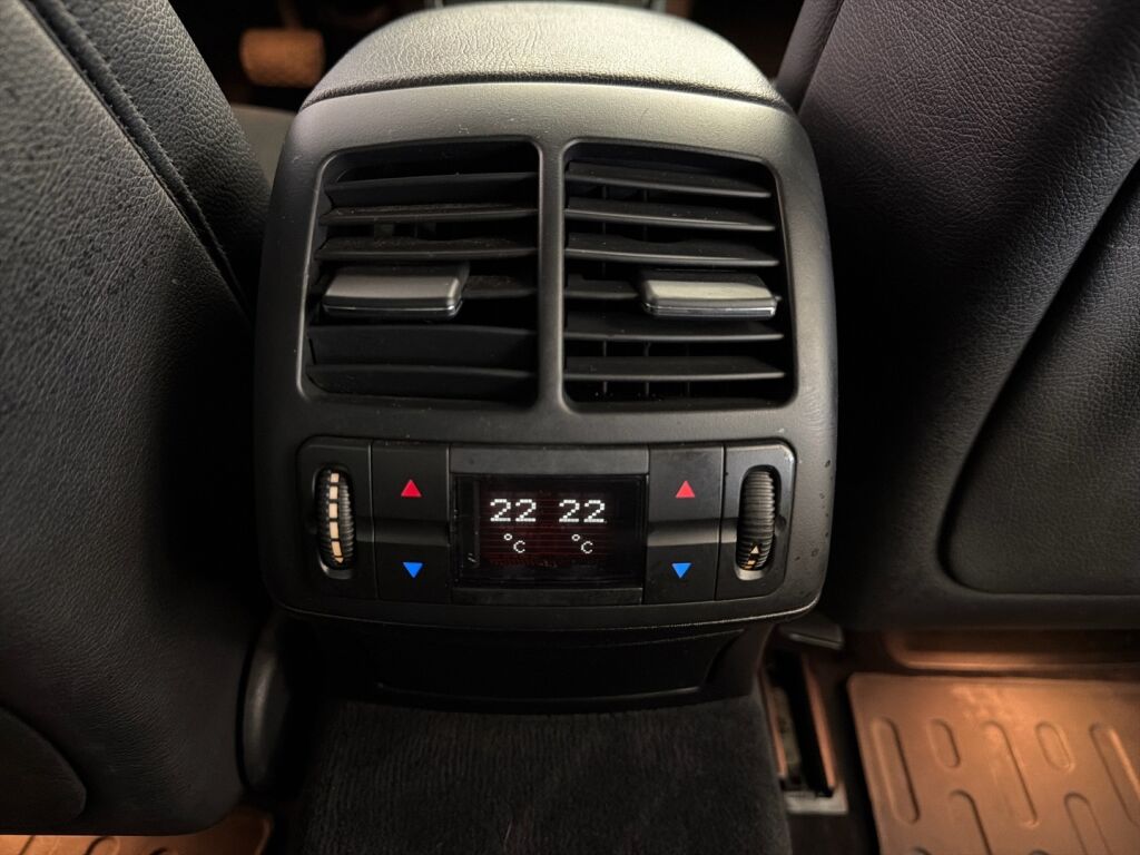 Mercedes-Benz E 2007 Punainen