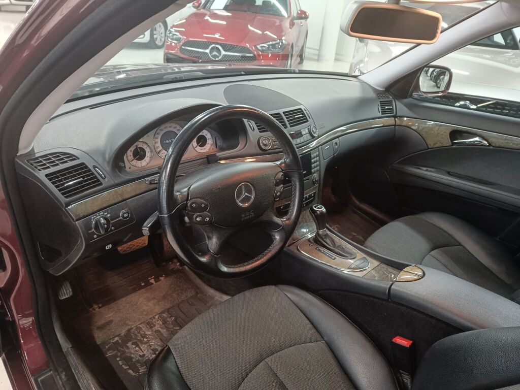 Mercedes-Benz E 2007 Punainen