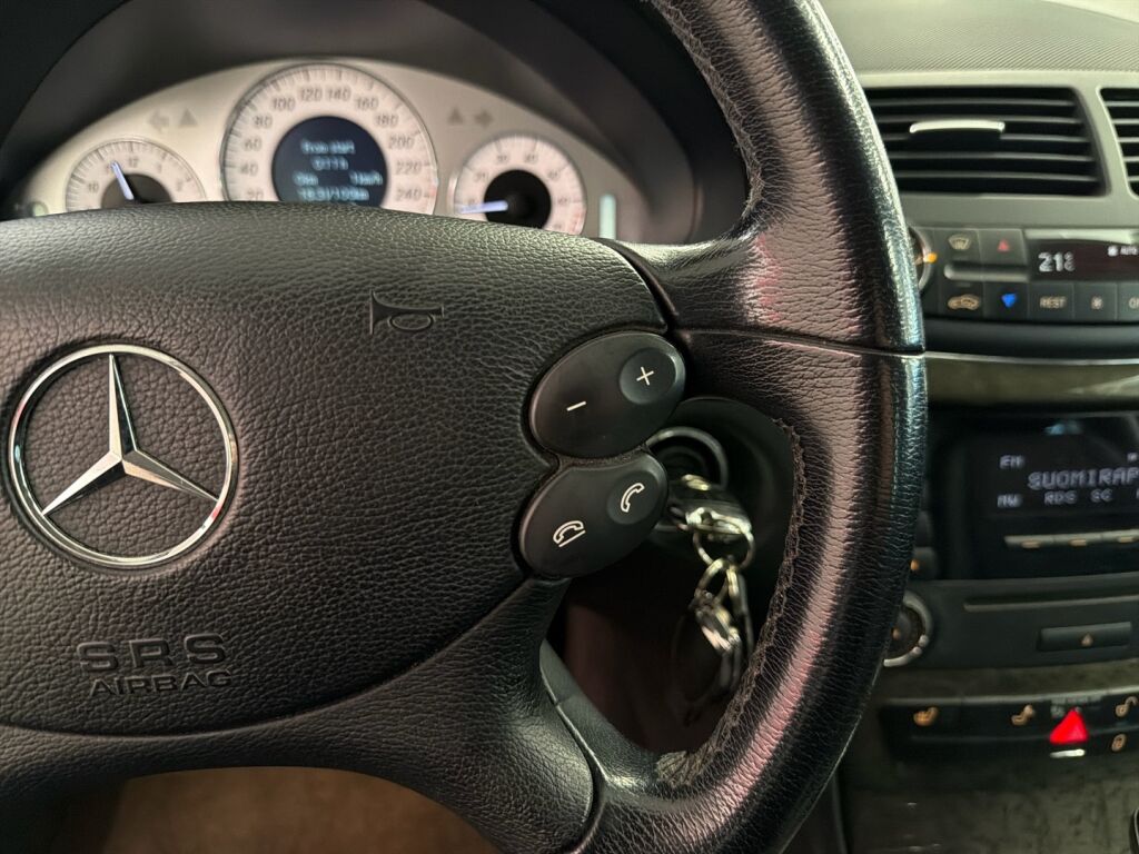 Mercedes-Benz E 2007 Punainen