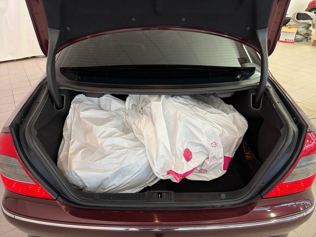 Mercedes-Benz E 2007 Punainen