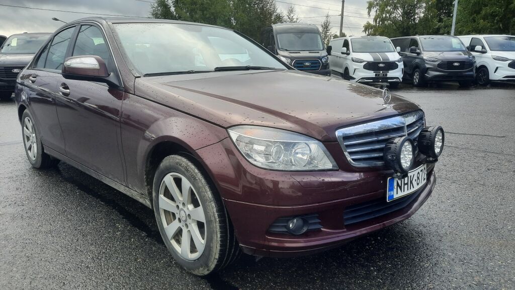 Mercedes-Benz C 2007 Punainen