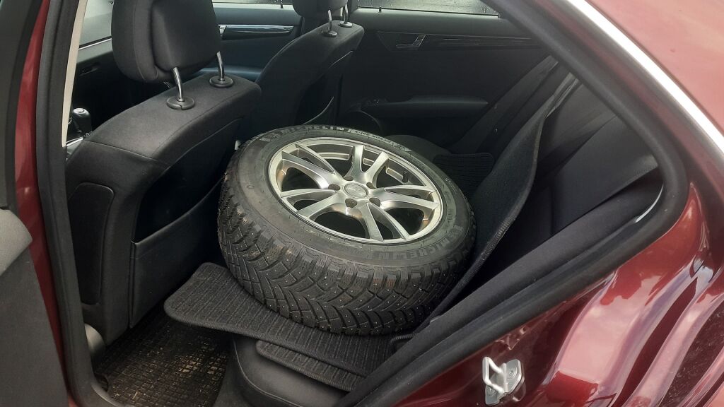 Mercedes-Benz C 2007 Punainen