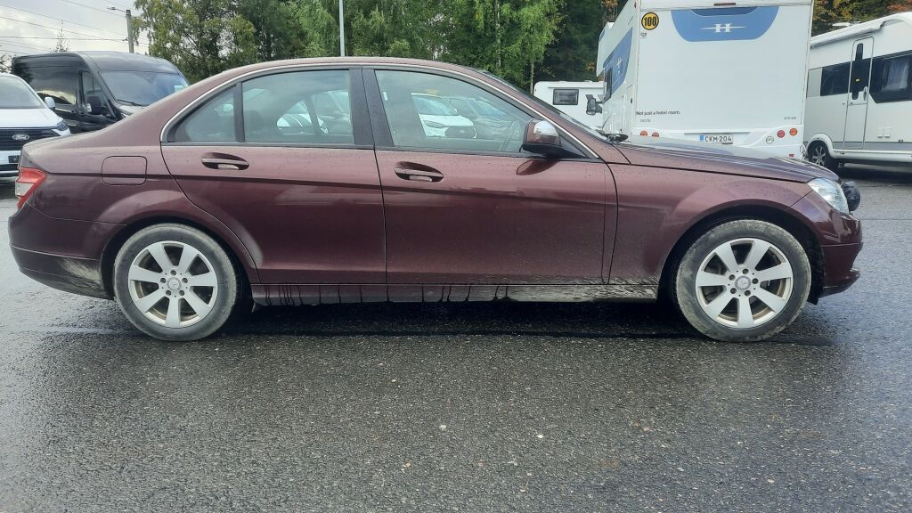 Mercedes-Benz C 2007 Punainen