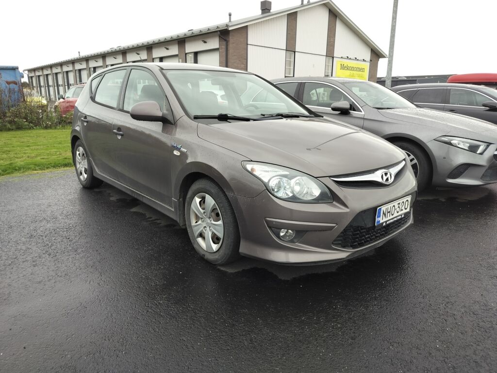 Hyundai i30 2011 Ruskea (beige)
