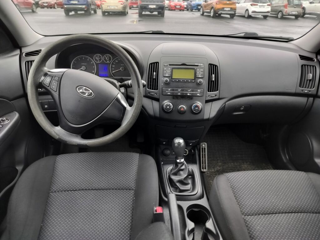 Hyundai i30 2011 Ruskea (beige)