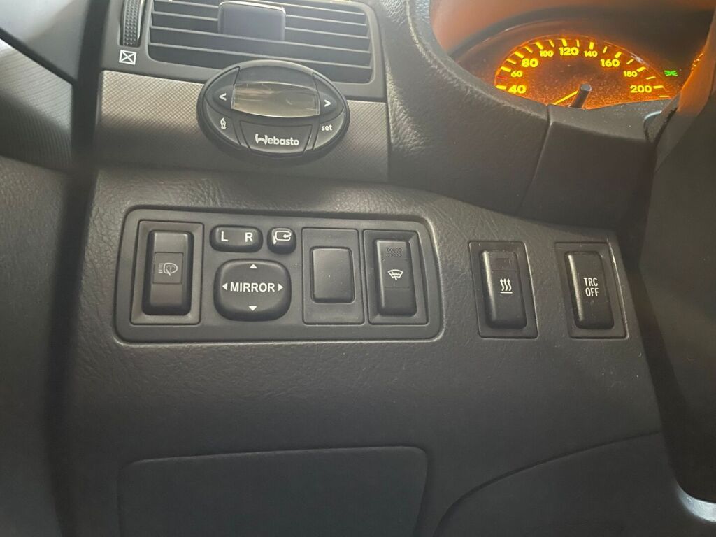 Toyota Avensis 2008 Punainen