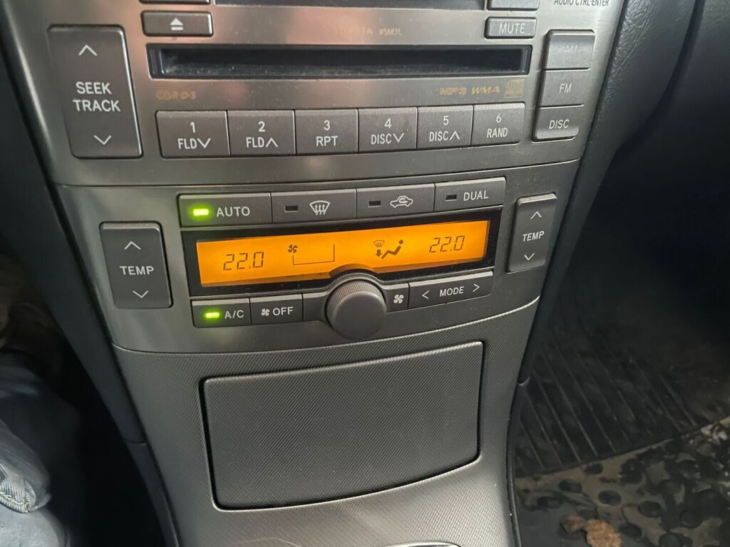 Toyota Avensis 2008 Punainen