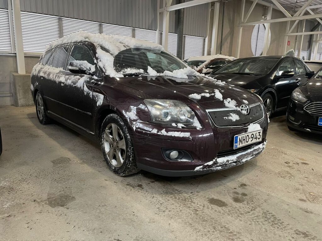 Toyota Avensis 2008 Punainen