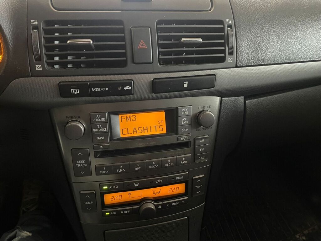 Toyota Avensis 2008 Punainen