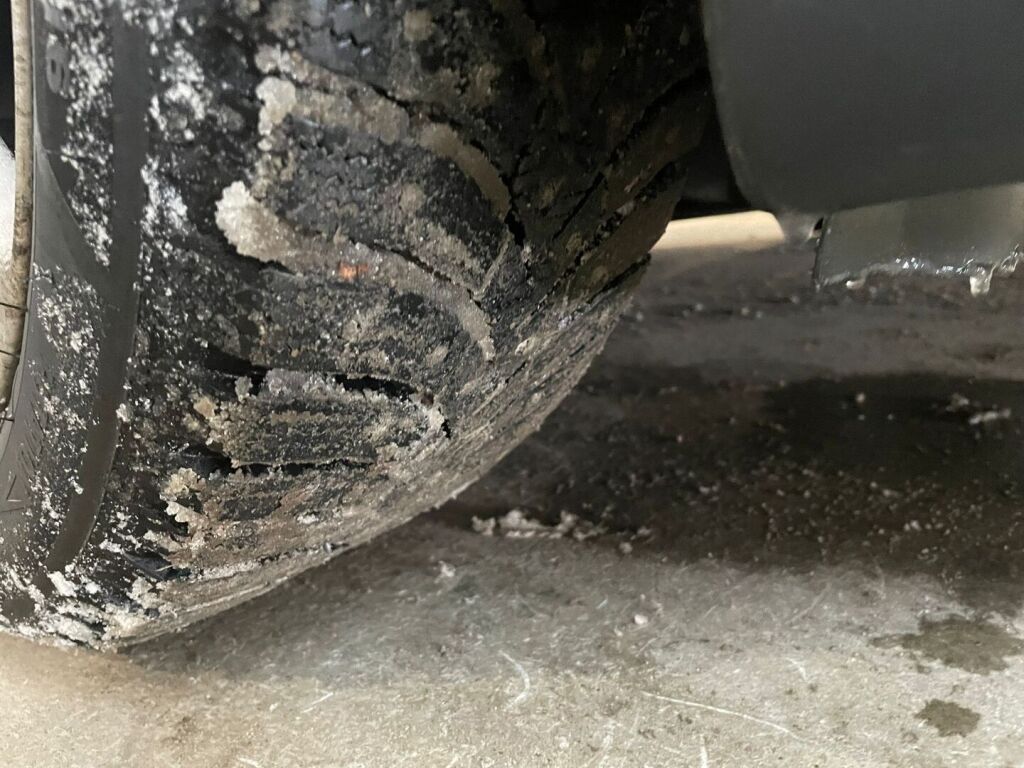 Toyota Avensis 2008 Punainen