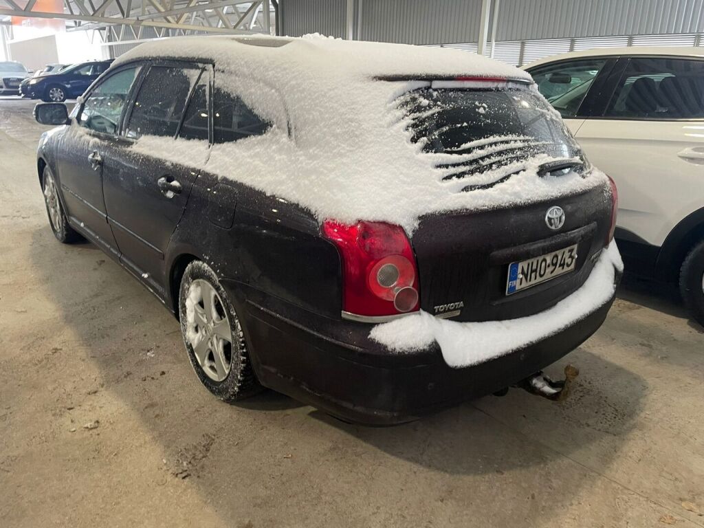 Toyota Avensis 2008 Punainen