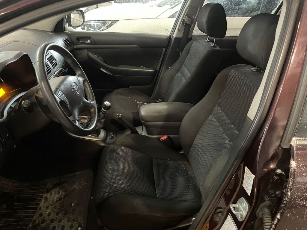 Toyota Avensis 2008 Punainen