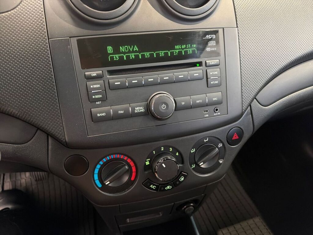 Chevrolet Aveo 2011 Punainen