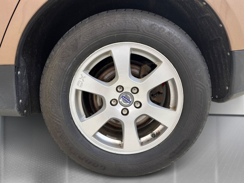 Volvo XC60 2010 Ruskea (beige)