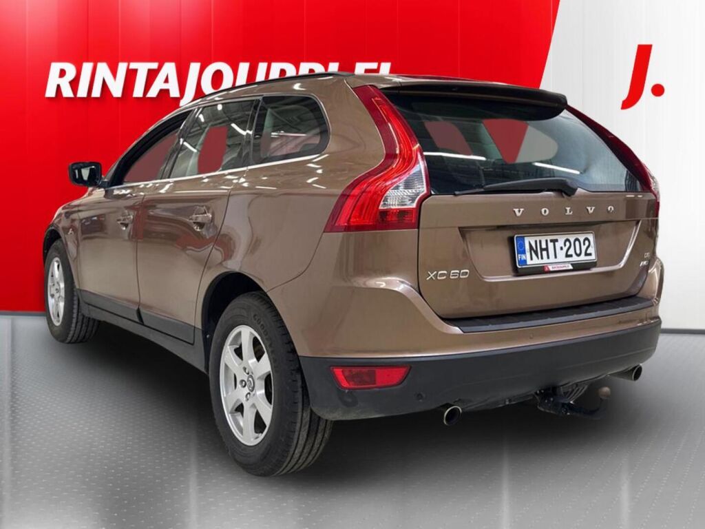 Volvo XC60 2010 Ruskea (beige)