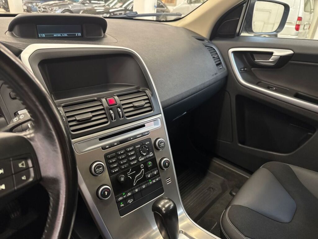 Volvo XC60 2010 Ruskea (beige)
