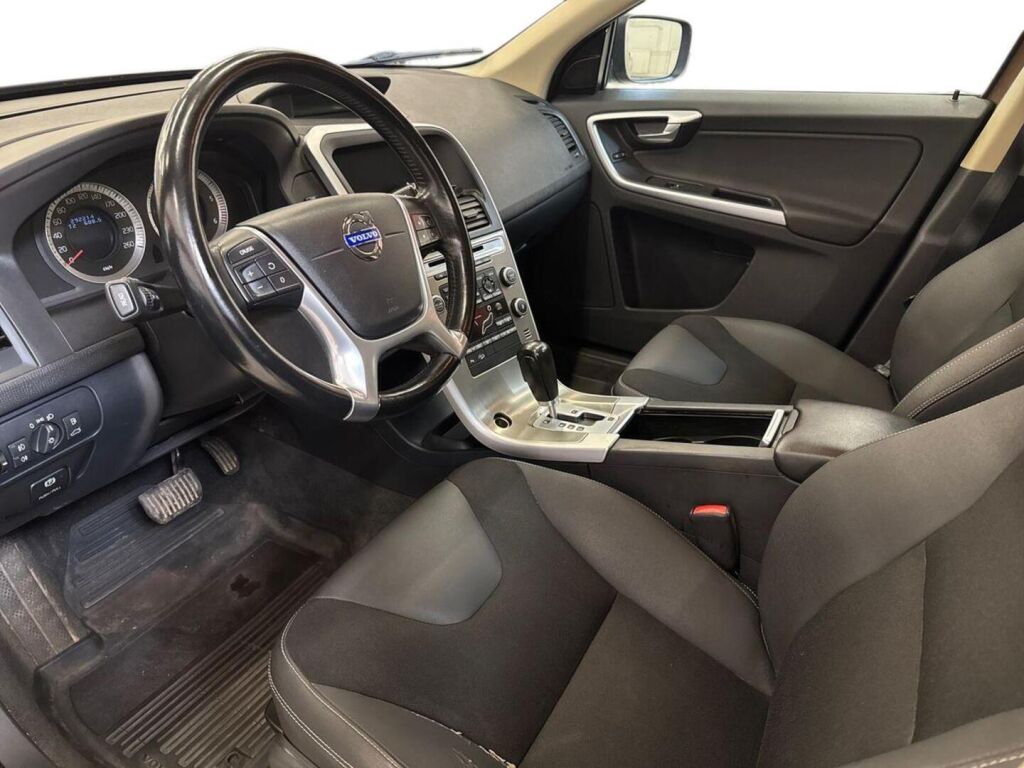 Volvo XC60 2010 Ruskea (beige)