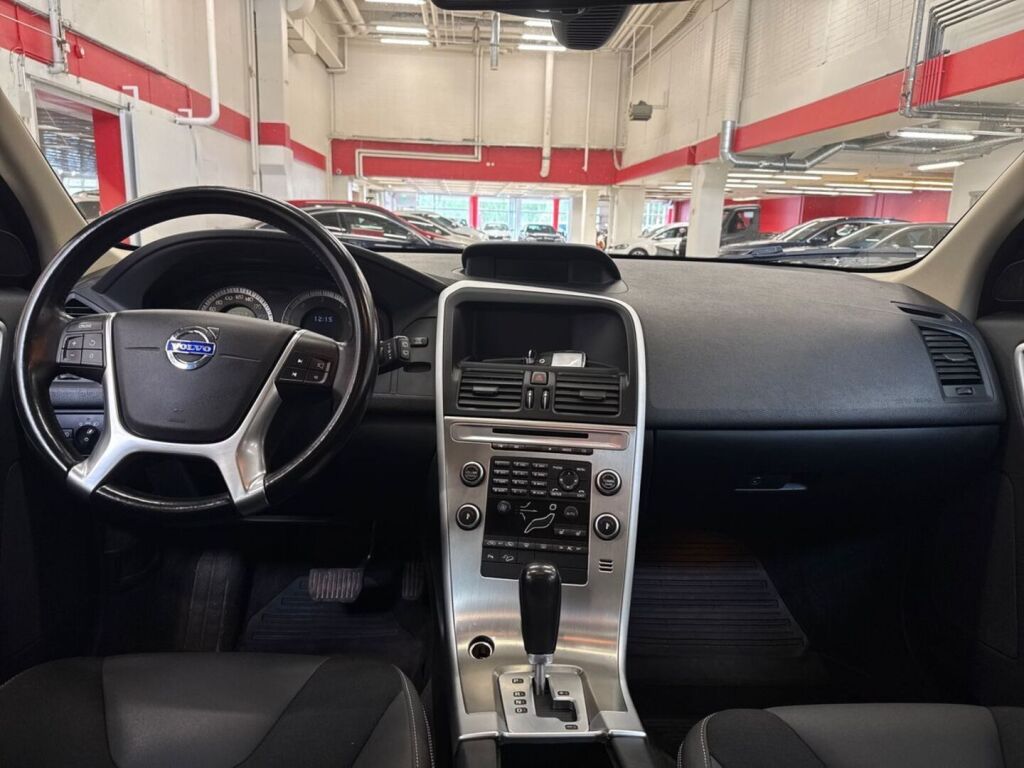 Volvo XC60 2010 Ruskea (beige)